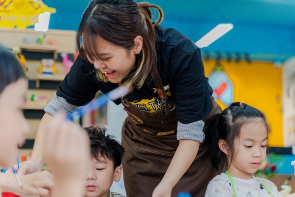 Dịch vụ STEAM làm gỗ dành cho doanh nghiệp và trường học tại Hà Nội của Xwood phục vụ các bé